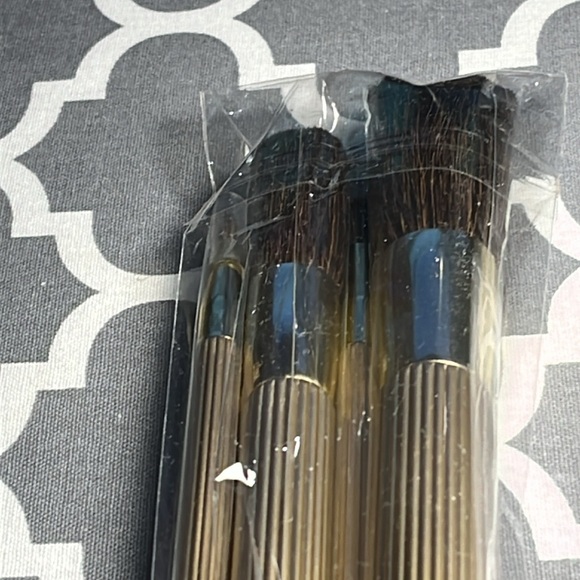 Estée Lauder set of 4 Brushes. New still in plastic. - Picture 11 of 14